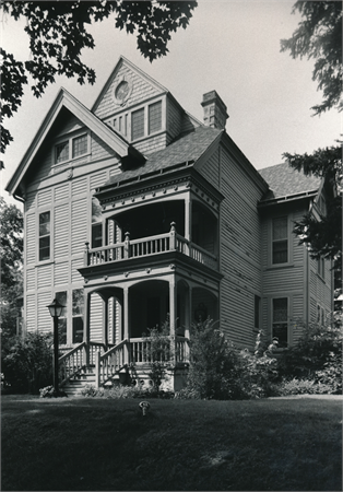 Historic home at 821 Dodge Street